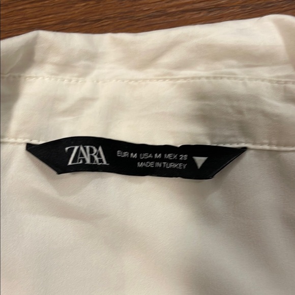 Elegant White Button-Down Dress - Picture 2 of 3